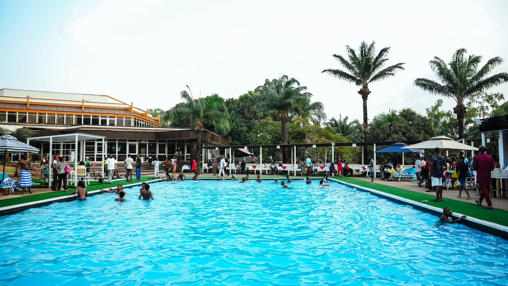 Refereshing Pool Experience