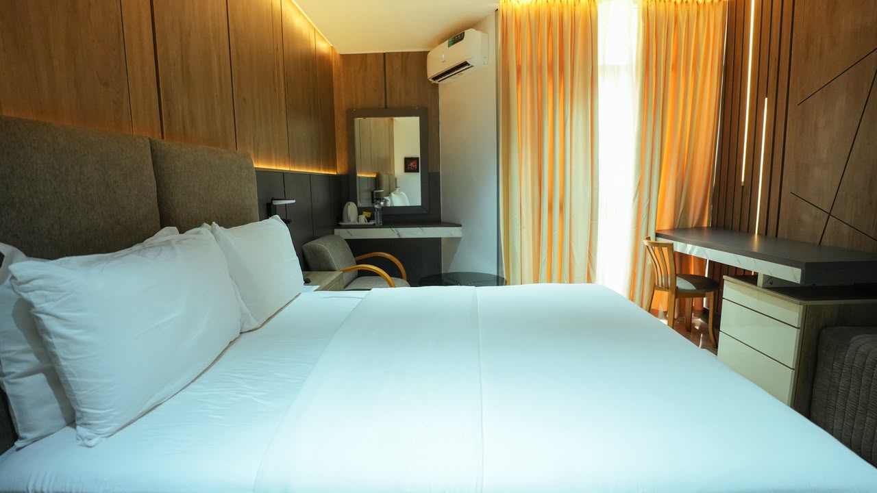 Executive Suite thumbnail 2