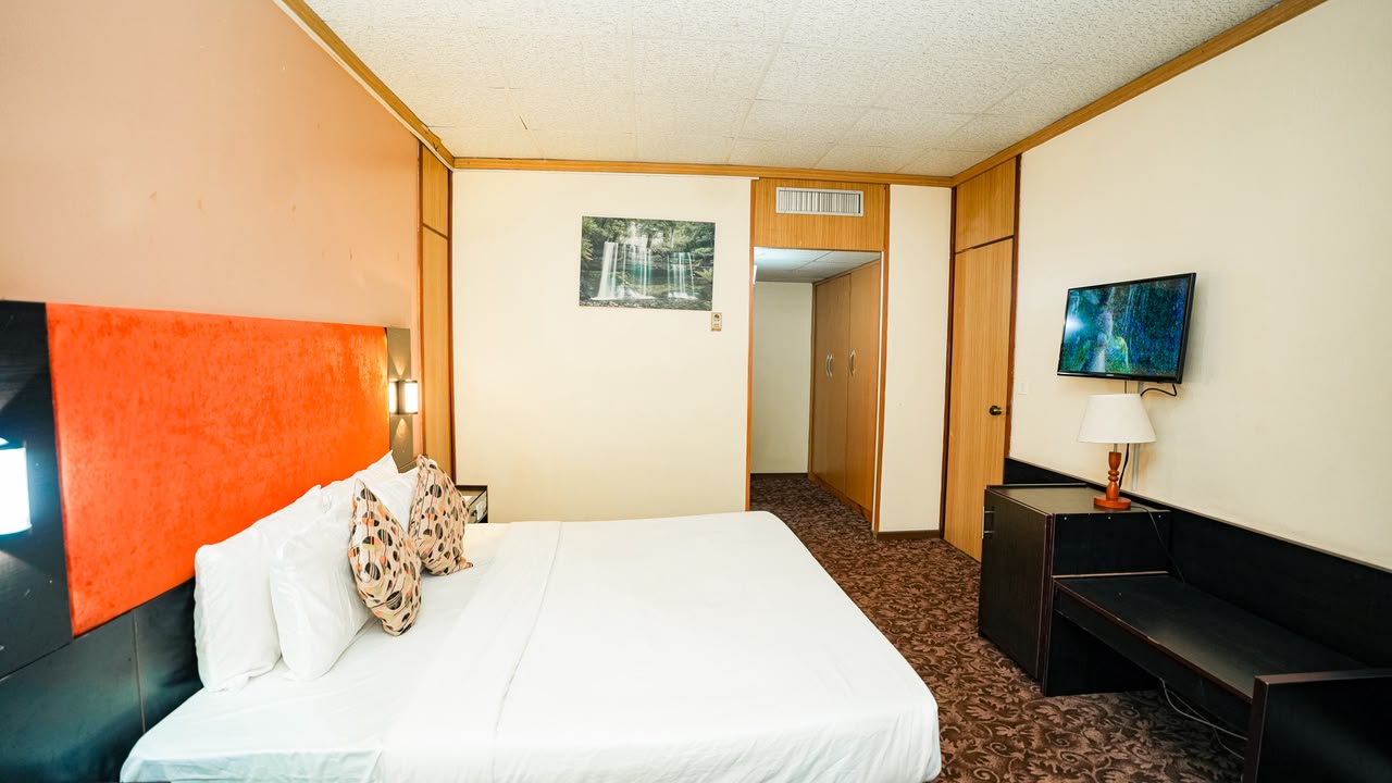 Presidential Suite thumbnail 2