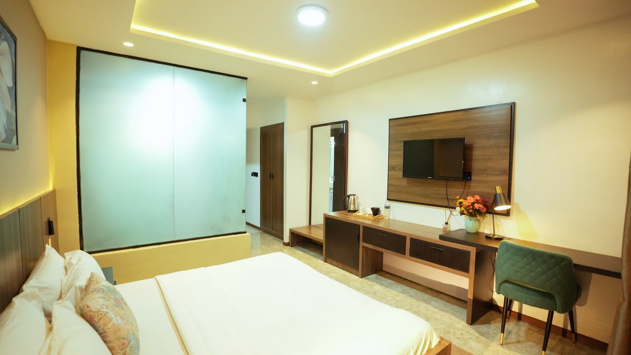 Executive Suite thumbnail 3